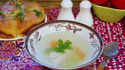 Куриный бульон с пампушками