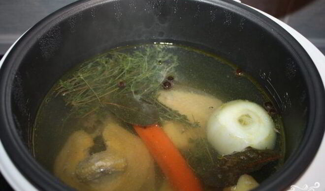 Куриный бульон в мультиварке Панасоник