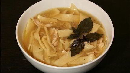 Суп с лапшой по-домашнему на курином бульоне