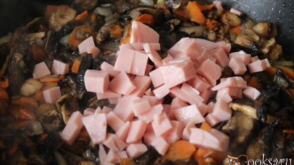 суп с шампиньонами и фарфалле на курином бульоне