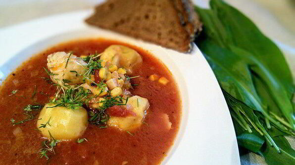 томатный рыбный суп на курином бульоне