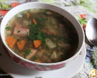 Горохово-чечевичный суп с копченостями