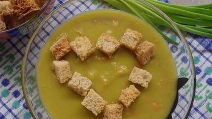 Гороховый суп с гренками