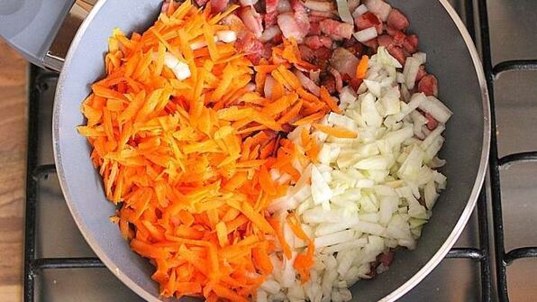 гороховый суп с копчеными ребрышками