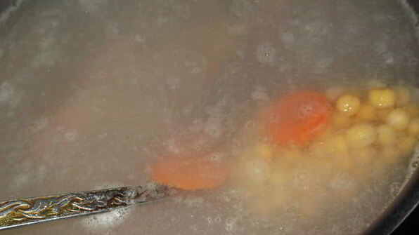 гороховый суп с копчеными свиными хрящиками