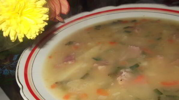 гороховый суп с копчеными свиными хрящиками