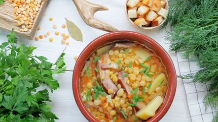 Суп гороховый с копченостями и горчицей