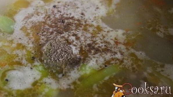 суп из зеленого гороха с копченостями