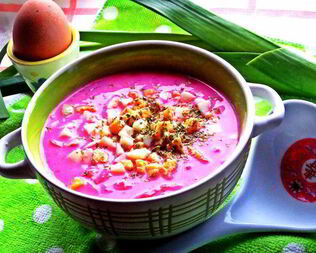 Холодник на кефире с маринованной свеклой