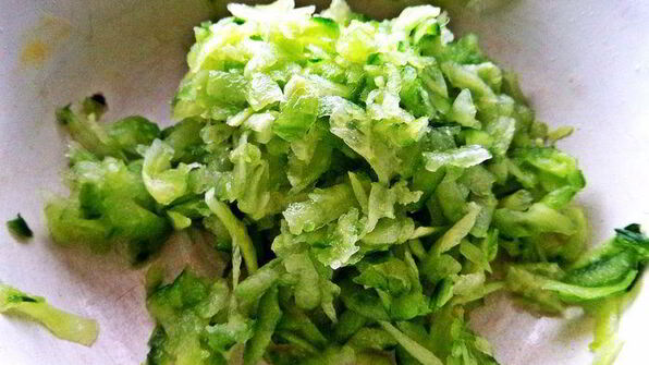 холодник на кефире с маринованной свеклой