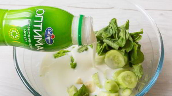 холодный йогуртовый суп с горошком и мятой