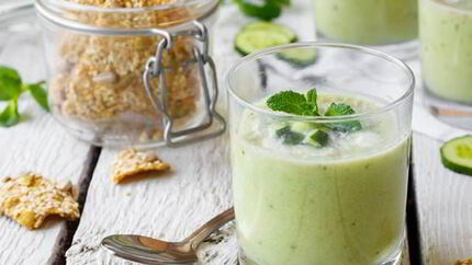 Холодный крем-суп из огурца и сельдерея