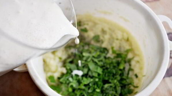 холодный суп-пюре из кольраби с яблоками и кедровыми орешками