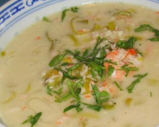 Освежающий летний холодный суп Frutti di mare