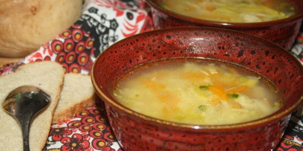 Рецепт мясного супа с домашней яичной лапшой