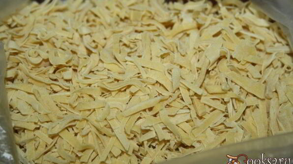 мясной суп с домашней яичной лапшой