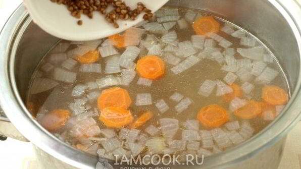 мясной суп с гречкой, стручковой фасолью и шпинатом