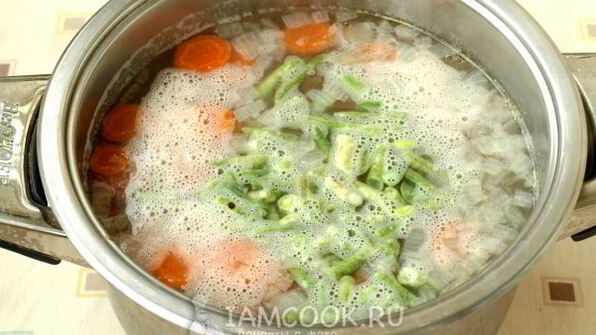 мясной суп с гречкой, стручковой фасолью и шпинатом