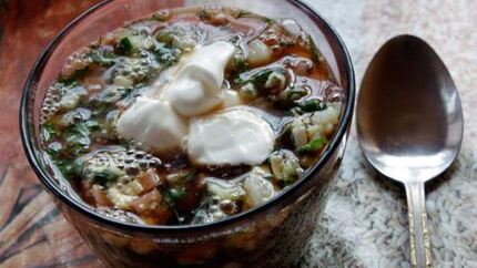 Окрошка на квасе с вареной колбасой