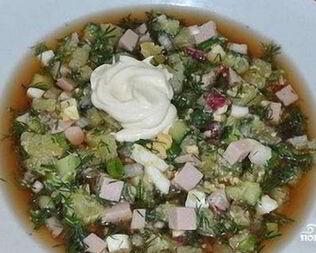 Окрошка с колбасой на квасе