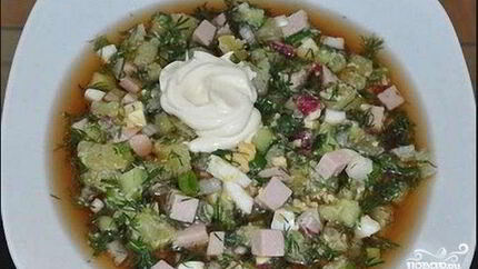 Окрошка с колбасой на квасе