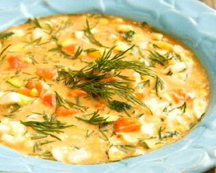 Окрошка с копченым лососем