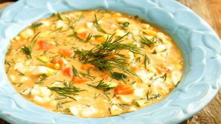 Окрошка с копченым лососем