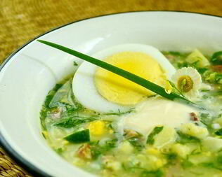 Окрошка с куриным филе и бульоном