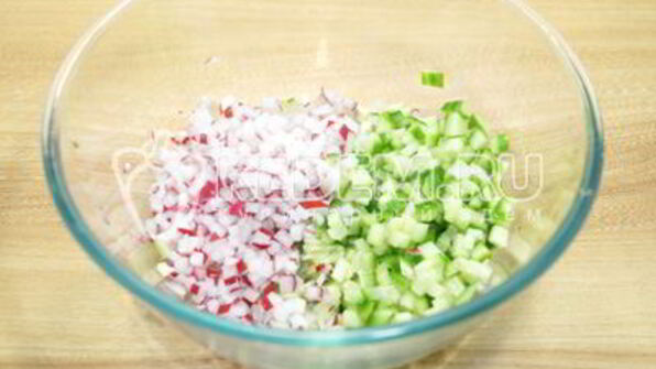 окрошка с курицей на квасе