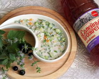 Окрошка с морковной ботвой и белым квасом