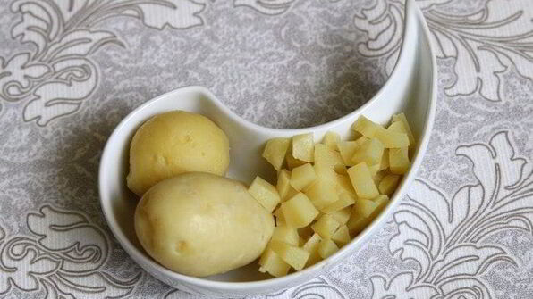 окрошка с морковной ботвой и белым квасом