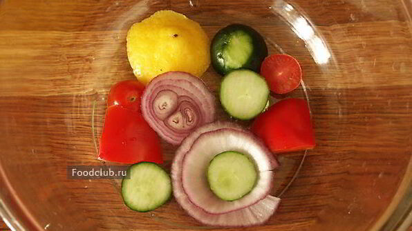 окрошка в ледяной вазе