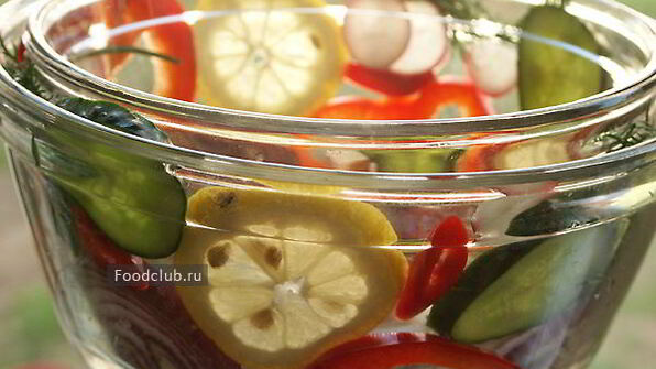 окрошка в ледяной вазе