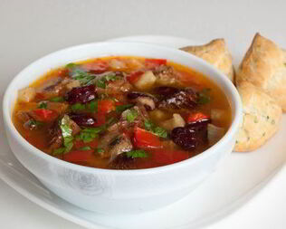 Острый мясной суп с фасолью