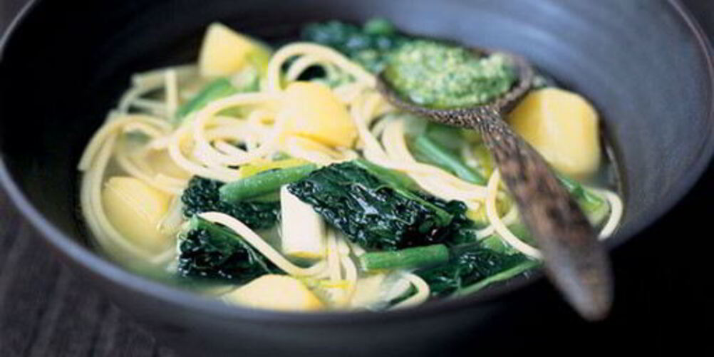 Рецепт генуэзского супа минестроне с соусом песто