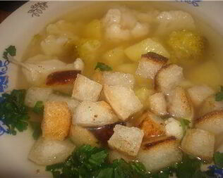 Густой супчик с овощами и крутонами