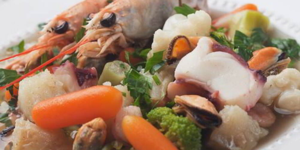 Рецепт легкого супа с креветками, овощами и кинзой