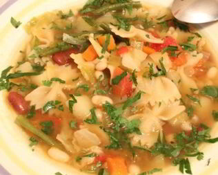 Минестроне с соусом песто по-генуэзски