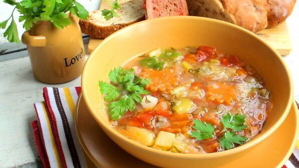 овощной, летний супчик с томатно-чесночными гренками