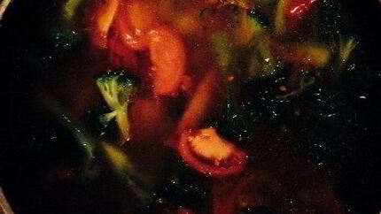 Овощной суп с курицей, брокколи и помидорами