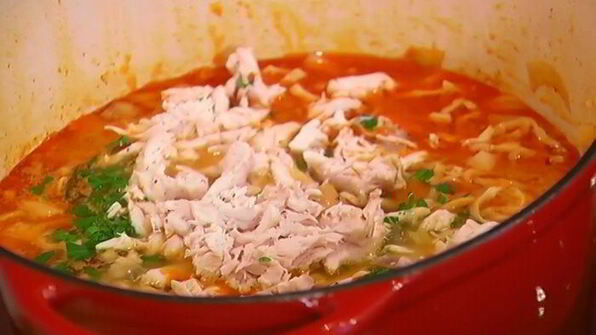 овощной суп с курицей и яичной лапшой