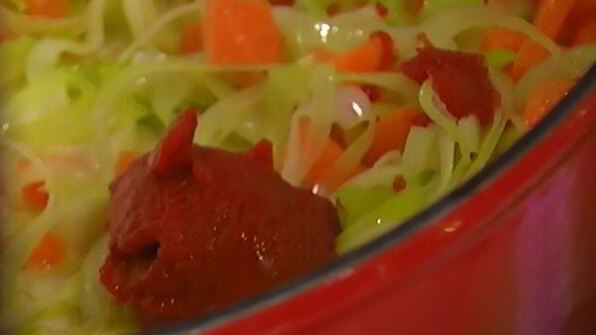 овощной суп с курицей и яичной лапшой