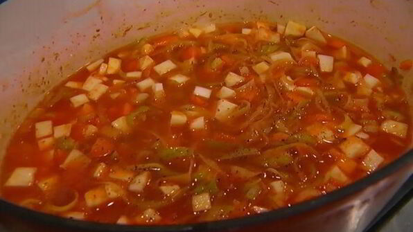 овощной суп с курицей и яичной лапшой