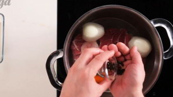 классический рассольник на говяжьем бульоне