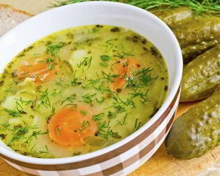 Постный рассольник с перловкой