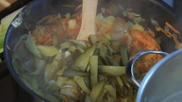 рассольник с фрикадельками из индейки