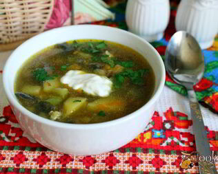 Рассольник с лесными грибами в мультиварке