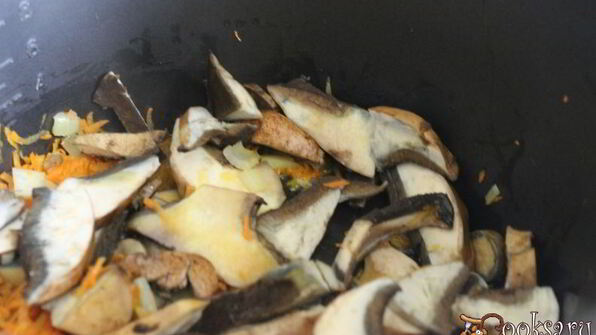 рассольник с лесными грибами в мультиварке