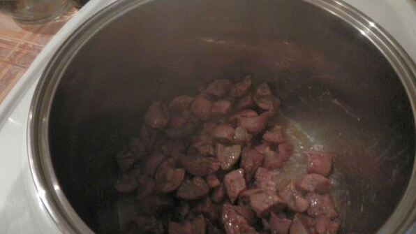 рассольник с перловкой и почками в мультиварке