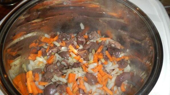 рассольник с перловкой и почками в мультиварке